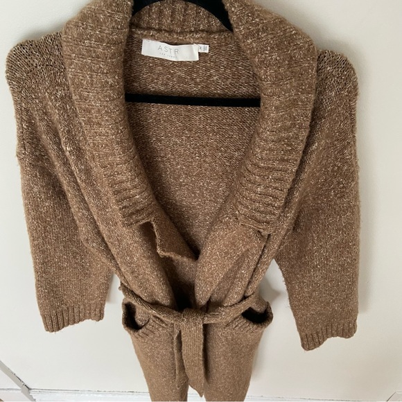 ASTR The Label Lorrie Belted Longline Cardigan in Hazelnut Brown size Medium - Picture 11 of 12